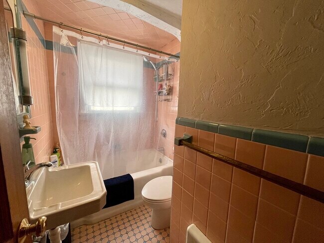 Building Photo - 226 Nevada St