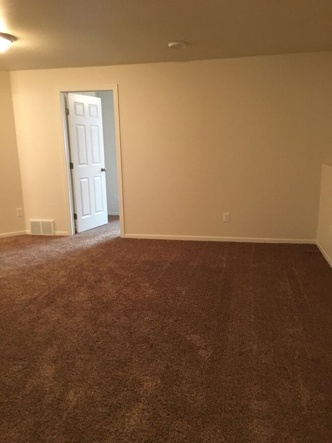 Building Photo - 3 Bed 2 Bath Twin Home