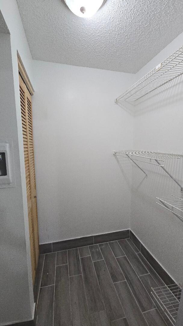 Building Photo - 2810 Riverside Dr