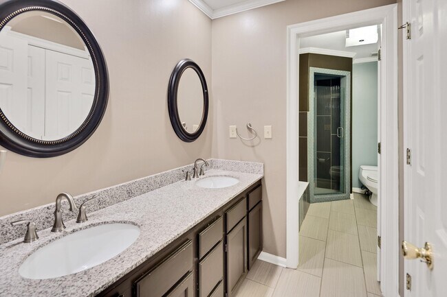 Building Photo - 415 S Yates Rd