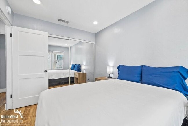 Building Photo - Modern 2Bdm 1Ba Upstairs Unit in North Park!