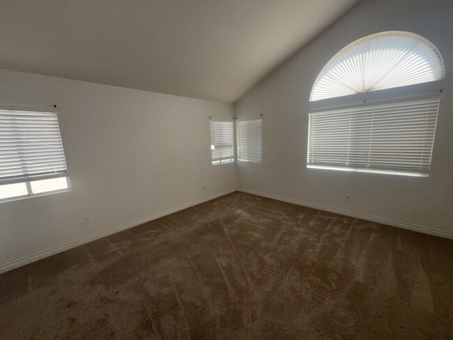 Building Photo - 9586 Shadow Springs Dr
