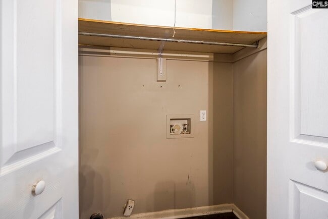 Building Photo - 251 Shoreline Dr