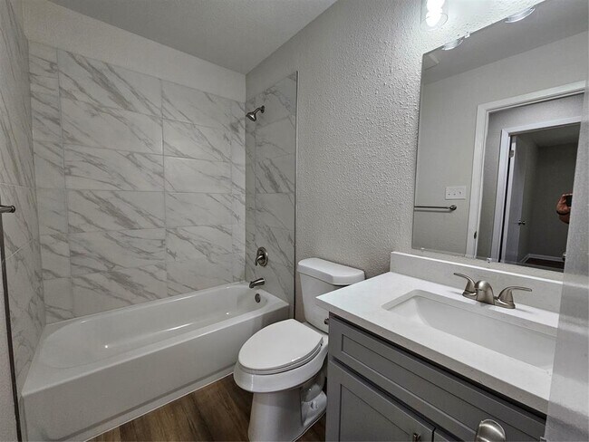 Building Photo - 1418 Hyridge Cir