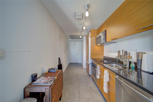 Building Photo - 50 Biscayne Blvd