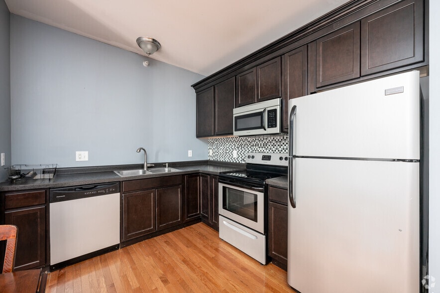 2BR, 2BA - 1,000SF - Kitchen - The Bleachers