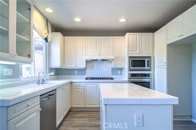 Building Photo - 15 Riva Dr