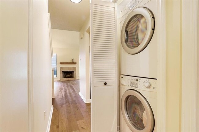 Building Photo - 203 Plimsol Ct