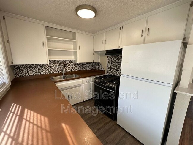 Building Photo - 209 Gill Dr