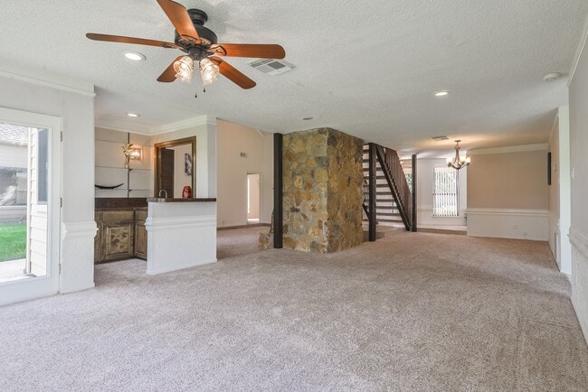 Building Photo - 15175 Diana Ln
