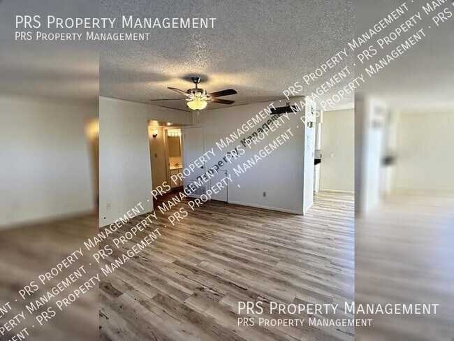 Building Photo - 2652 E Oakleaf Dr
