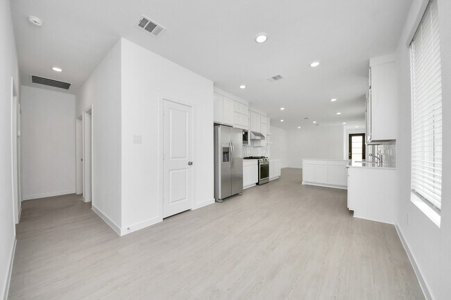 Building Photo - 1062 Blue Stone Dr