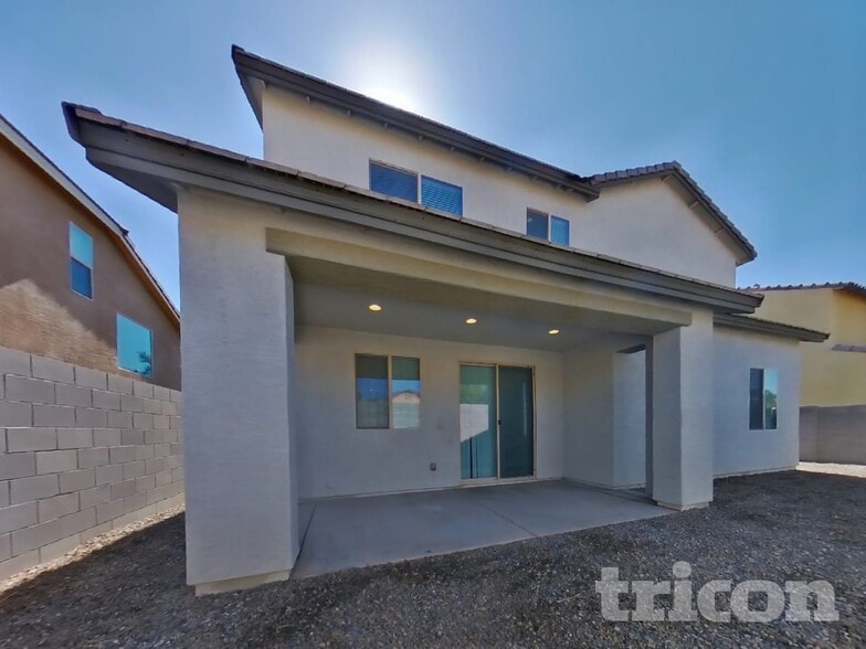 Building Photo - 2630 E Danbury Rd