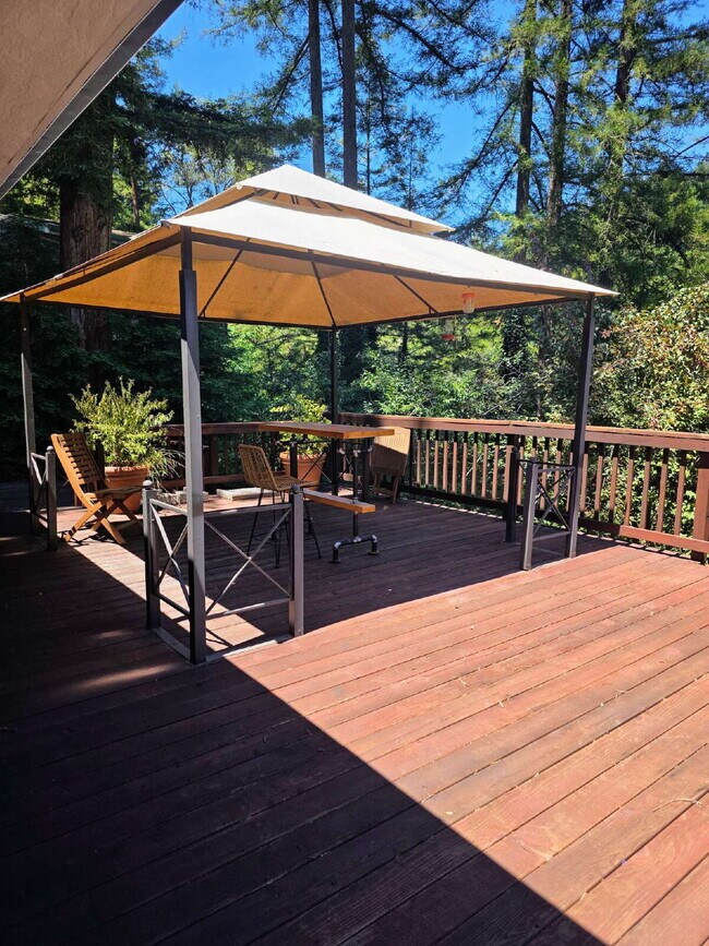 Building Photo - FOUR-BEDROOM HOME WITH PRIVATE SUITE, EXPANSIVE DECKS, GARAGE & WORKSHOP SPACE   Open House 1-2 P...