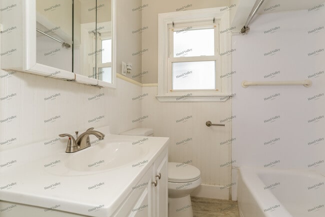 Building Photo - 7400 Hickman St