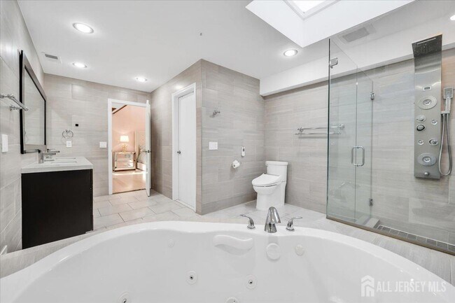 Building Photo - 950 Sunset Ridge