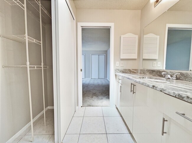 Building Photo - 1017 Whalebone Bay Dr