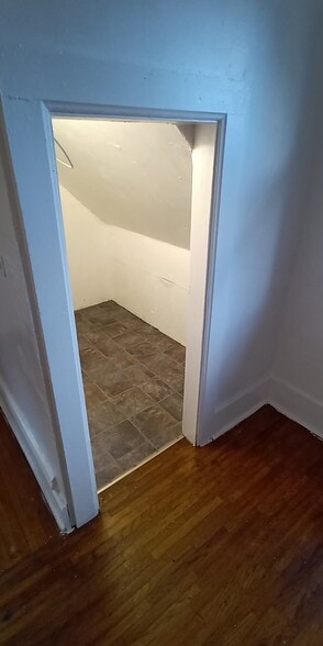 Master closet 2 - 138 Harrison St
