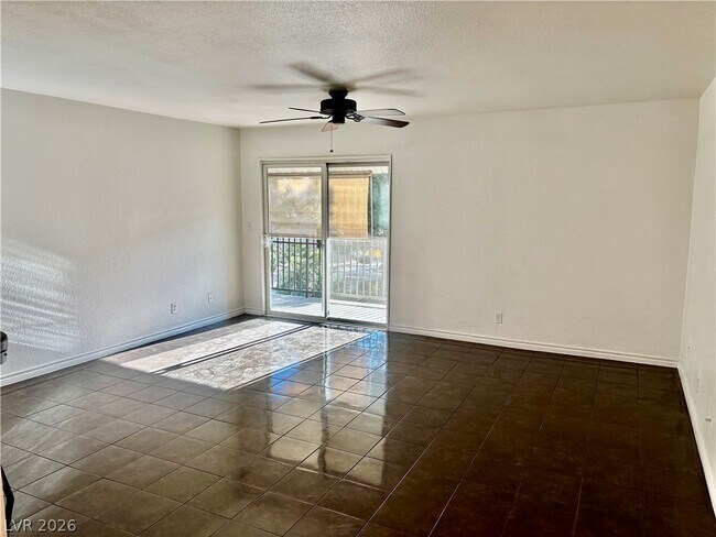 Building Photo - 5044 River Glen Dr