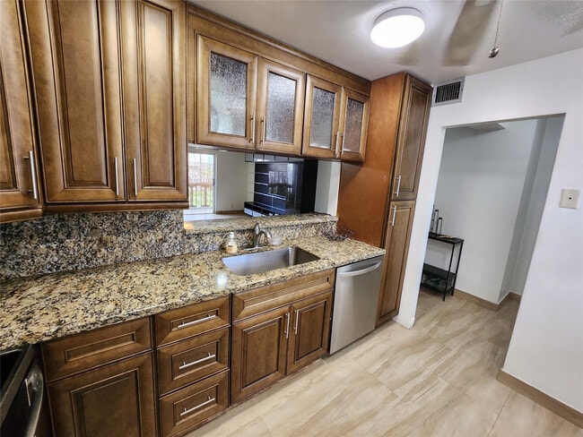 Building Photo - 219 NE 14th Ave