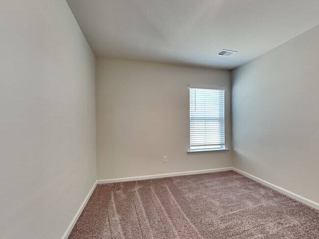 Building Photo - Available Now!   Burnside Farms!!