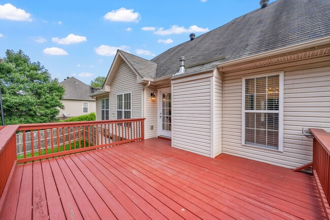 Building Photo - 3 Bedroom 3 Bath Pet Friendly Home For Ren...