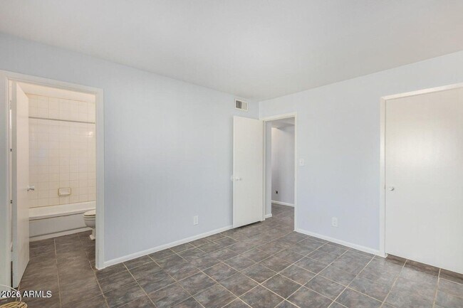 Building Photo - 2226 W Heatherbrae Dr
