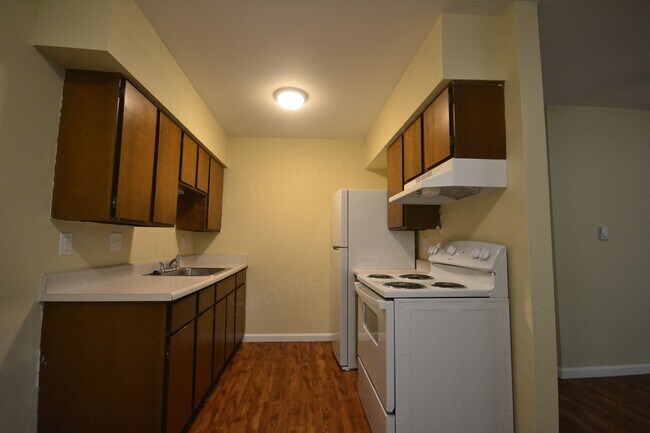 Building Photo - Longton Apartments