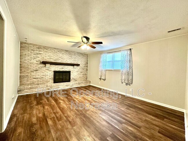 Building Photo - 20215 Pinkney St