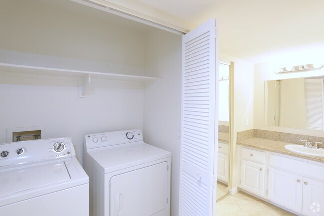 1 BR, 1 BA - 715 SF - Viewpoint Luxury Apartments