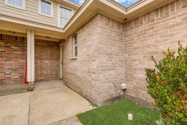 Building Photo - Southeast Dallas 3-Bed Home with New Featu...