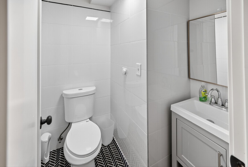 Building Photo - 1112 Garnett Pl