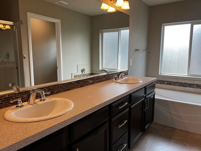 Building Photo - Updated 4 Bedroom Lacey/Hawks Prairie Home for Rent