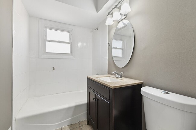 Building Photo - 815 W 187th St