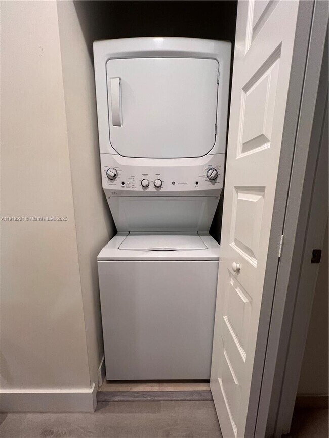 Building Photo - 10431 NW 82nd St