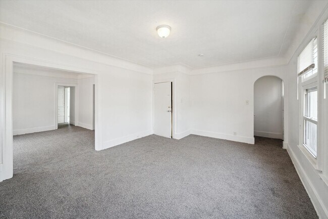 Building Photo - 2333/2335 Grand - T - Ody Holdings