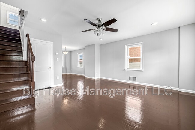 Building Photo - 2107 Hawthorne Rd