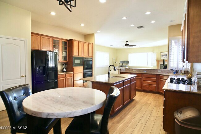 Building Photo - 12129 N Tall Grass Dr