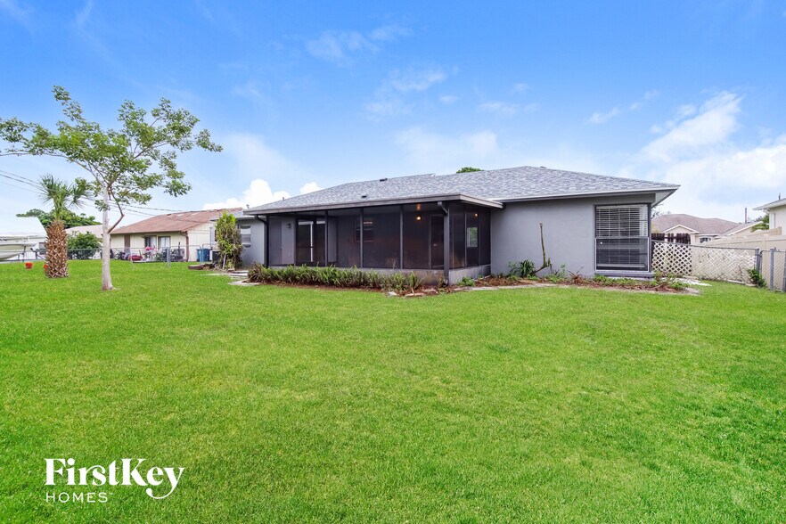 Building Photo - 551 Firestone St NE