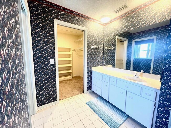 Building Photo - 315 Lazy Acres Ln