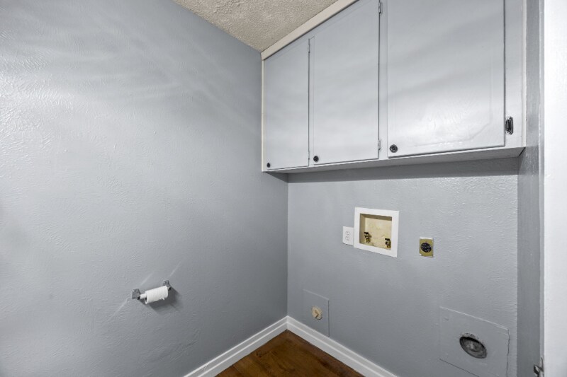 Building Photo - 2208 Viewtop Ln