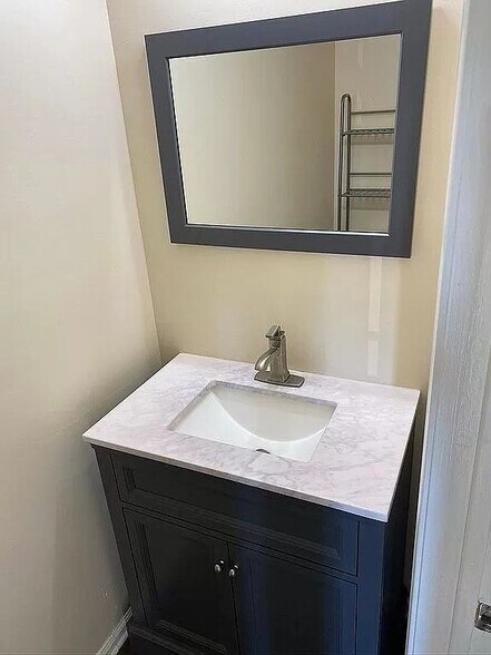 Building Photo - 4662 Louise St Claire Dr