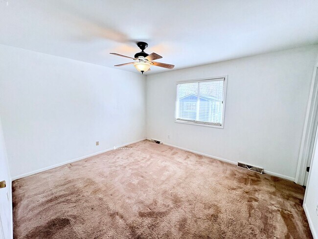 Building Photo - 101 Knight Cir