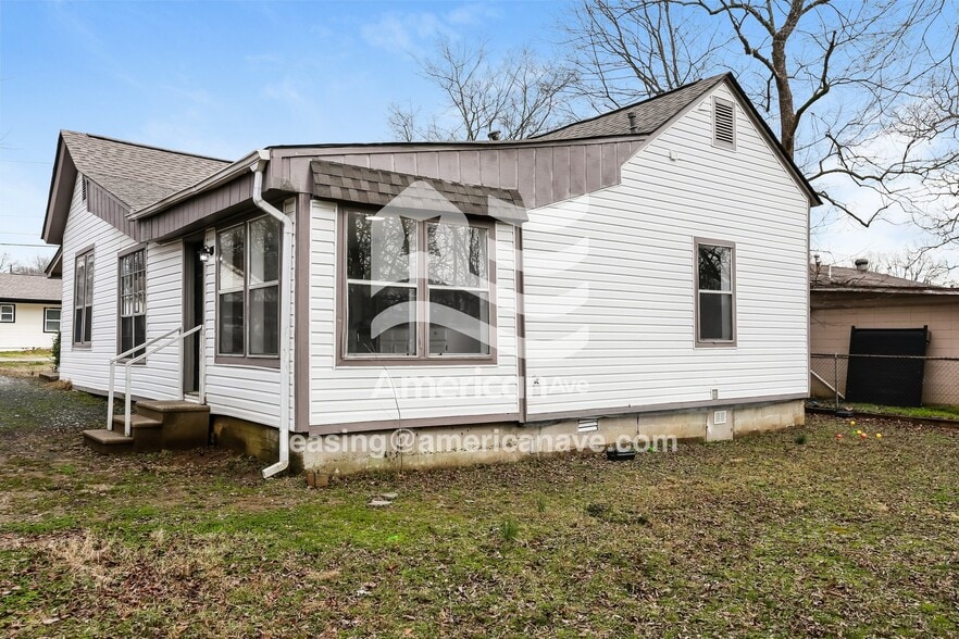 Building Photo - 318 W 50th St