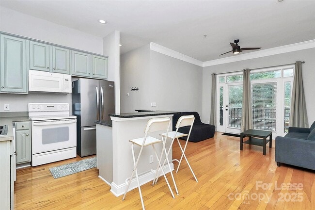 Building Photo - 793 Garden District Dr