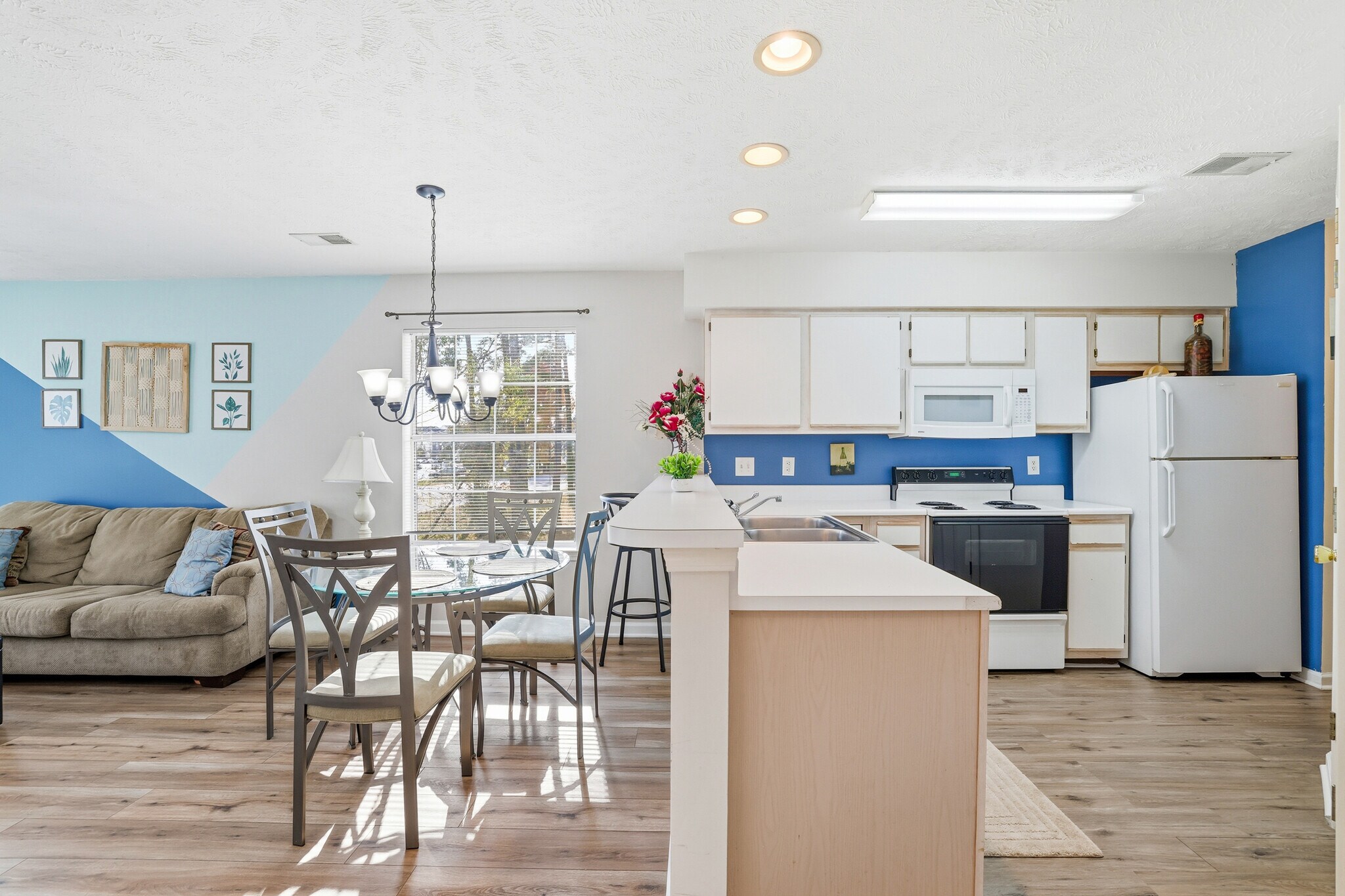 Building Photo - 510 White River Dr