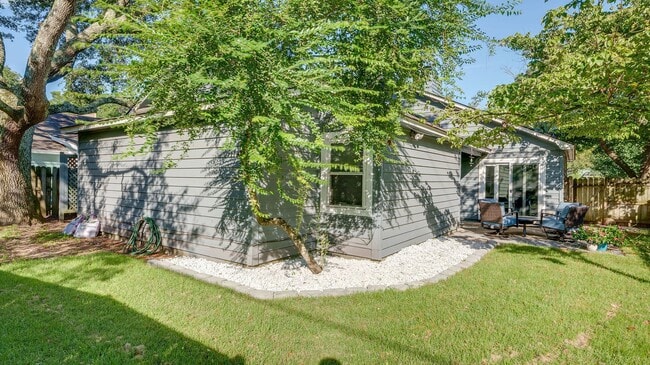 Building Photo - 3 bedroom 2 bathroom house in Chelsea Park...