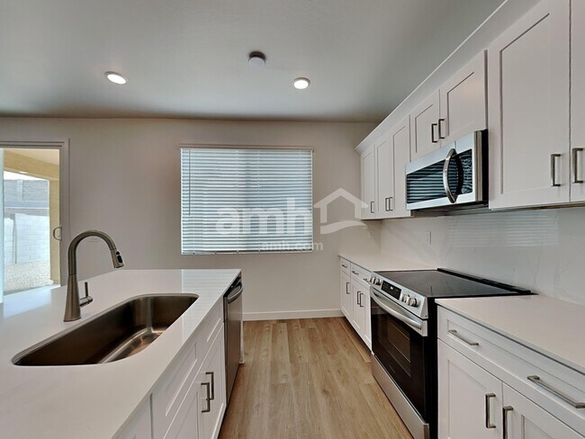 Building Photo - 12535 W Flynn Ln