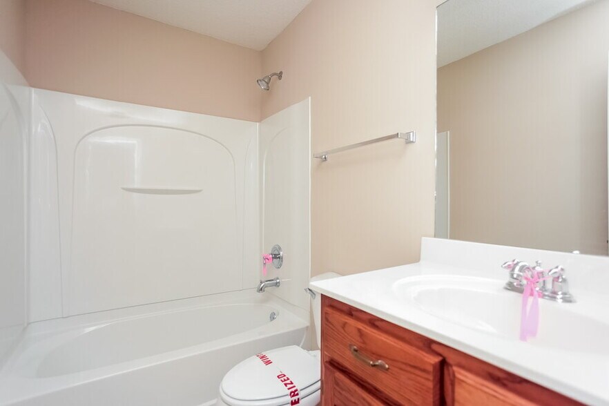 Building Photo - 8035 Park Pike