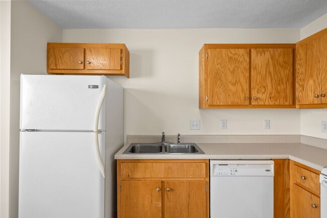 Building Photo - 105 Solid Rock Ct